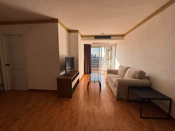 living room and bedroom of Waterford Diamond Tower