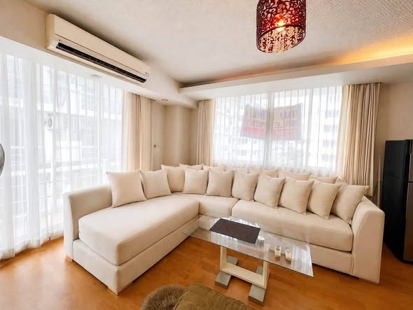 bedroom and living room of Waterford Sukhumvit 50
