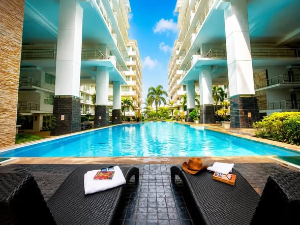 pool of Waterford Sukhumvit 50