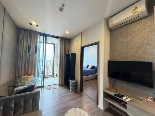 bedroom and living room of Whizdom Essence Sukhumvit วิสซ์ดอม เอสเซ้นส์ สุขุมวิท