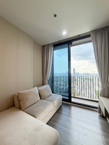 living room and bedroom of Whizdom Essence Sukhumvit วิสซ์ดอม เอสเซ้นส์ สุขุมวิท