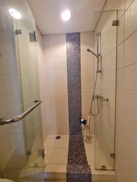 bathroom of Wilshire Condominium