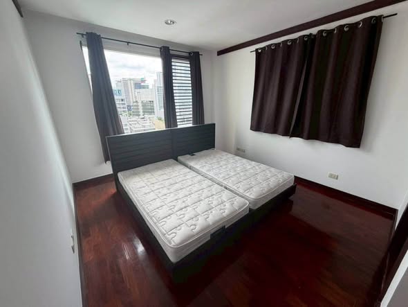 bedroom of Wilshire Condominium