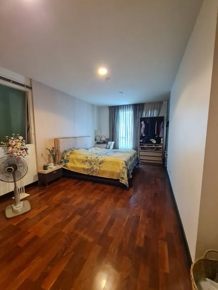 bedroom of Wilshire Condominium
