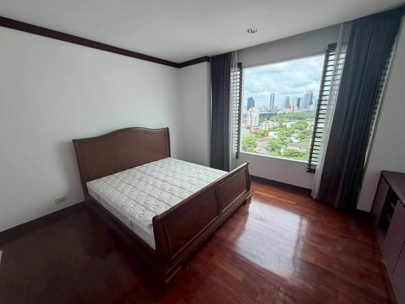 bedroom of Wilshire Condominium