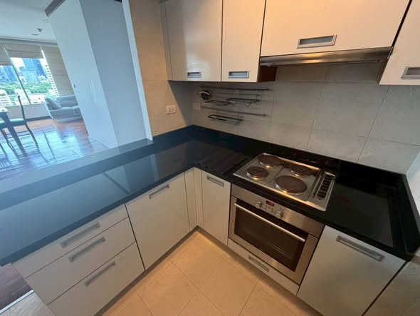 kitchen of Wilshire Condominium