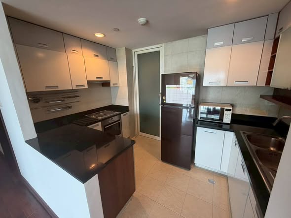 kitchen of Wilshire Condominium