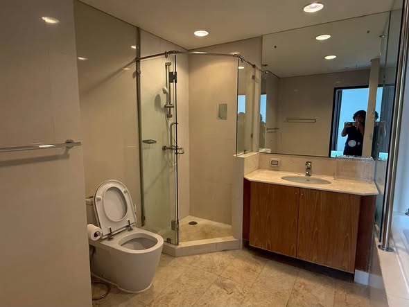 room interior of Wilshire Condominium