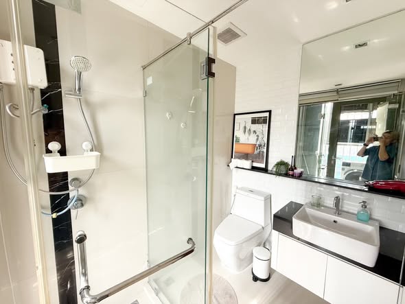 room interior and bathroom of Wish Signature II Midtown Siam