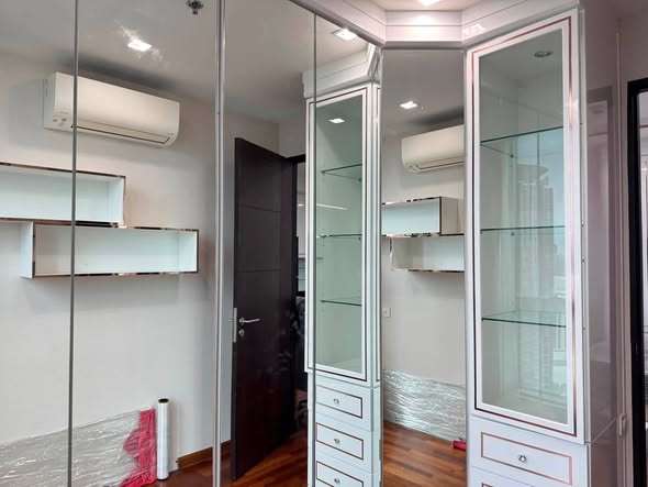 room interior and bathroom of Wish Signature II Midtown Siam
