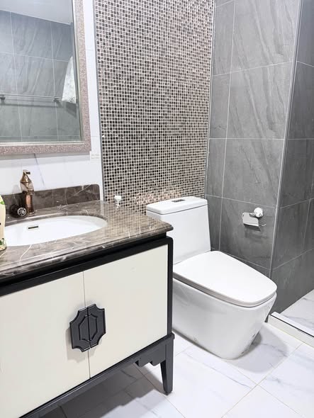 bathroom of Witthayu Complex