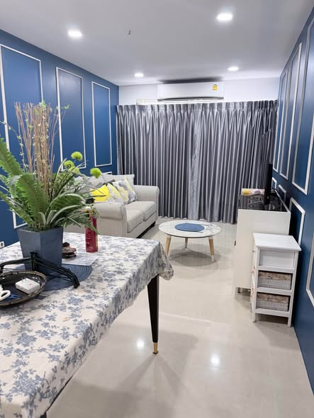 living room of Witthayu Complex