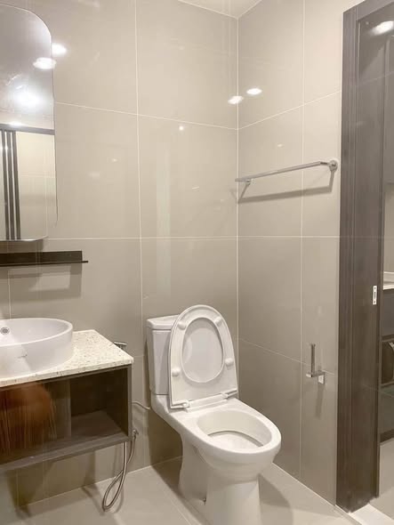 room interior and bathroom of XT HUAIKHWANG