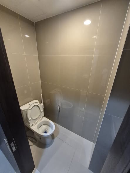 room interior and bathroom of XT HUAIKHWANG