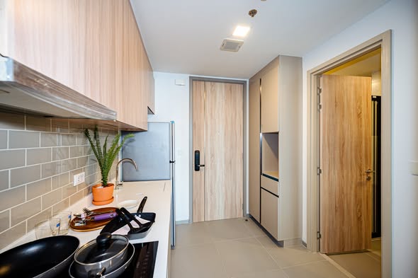 bathroom and kitchen of XT Phayathai