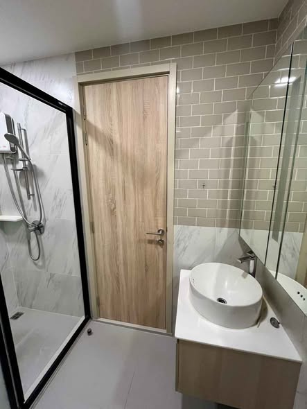 room interior and bathroom of XT Phayathai