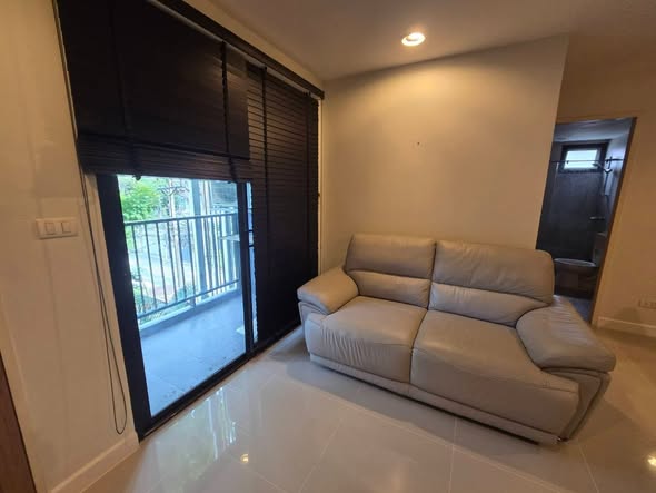 bedroom and room interior of Zenith Place Sukhumvit 42