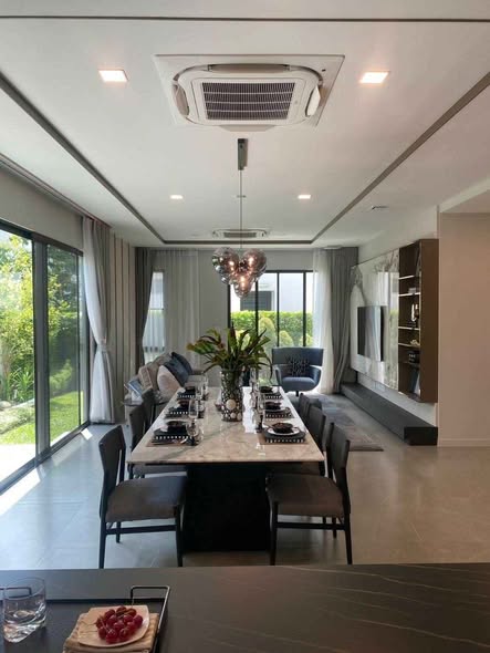 room interior and kitchen of มัณฑนา บางนา กม.15 | MANTANA Bangna km. 15