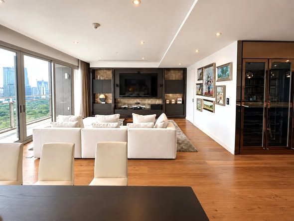 living room and room interior of 185 Rajadamri