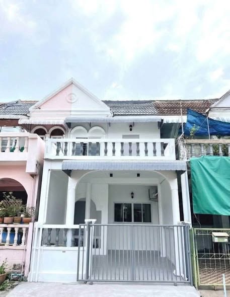 ขายทาวน์โฮม สูง 2 ชั้น พื้นที่ 20 ตร.ว. 3 นอน 2 น้ำ 1 ครัว เดอะเมโทร รัตนาธิเบศร์