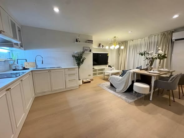 kitchen of 2 Bedrooms Sukhumvit