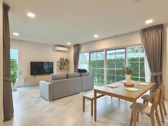 living room of หมู่บ้านดีพร้อม 2 แปลงยาว ตลาดบางบ่อ