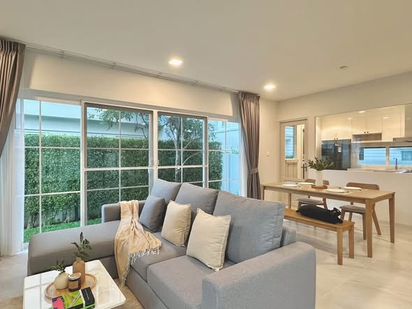 living room and room interior of หมู่บ้านดีพร้อม 2 แปลงยาว ตลาดบางบ่อ