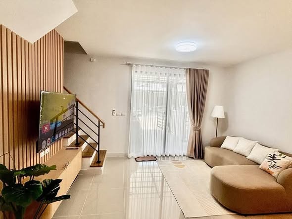 bedroom and living room of พลีโน่ สุขุมวิท-บางนา 3 Pleno Sukhumvit-Bangna 3