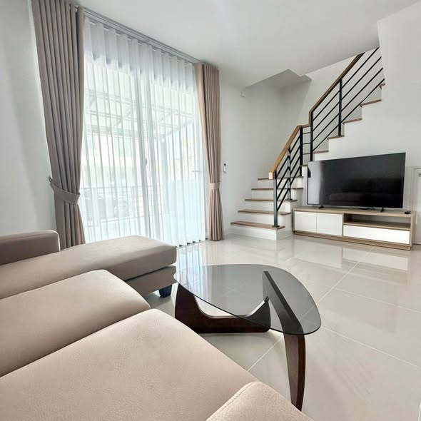 living room of พลีโน่ สุขุมวิท-บางนา 3 Pleno Sukhumvit-Bangna 3