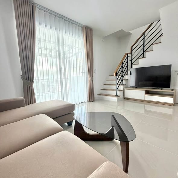 living room of พลีโน่ สุขุมวิท-บางนา 3 Pleno Sukhumvit-Bangna 3