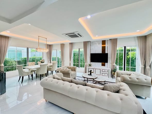 bedroom and living room of แกรนดิโอ บางนา กม.5