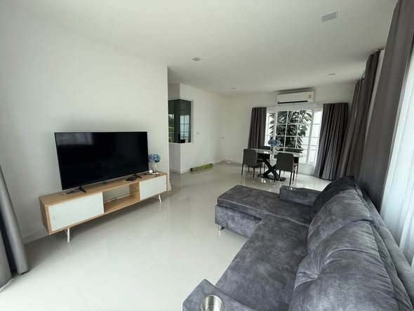 living room and bedroom of แกรนดิโอ บางนา กม.5