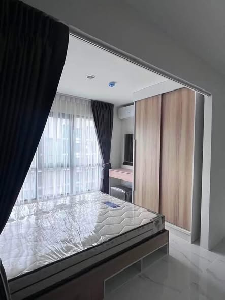 bedroom and room interior of 624 Condolette