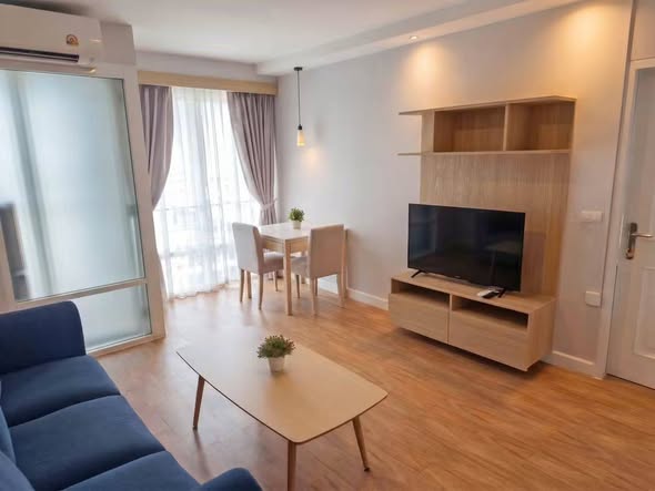 living room and bedroom of ไอเฮ้าท์คอนโดพระราม9-เอกมัย(ตึกA)