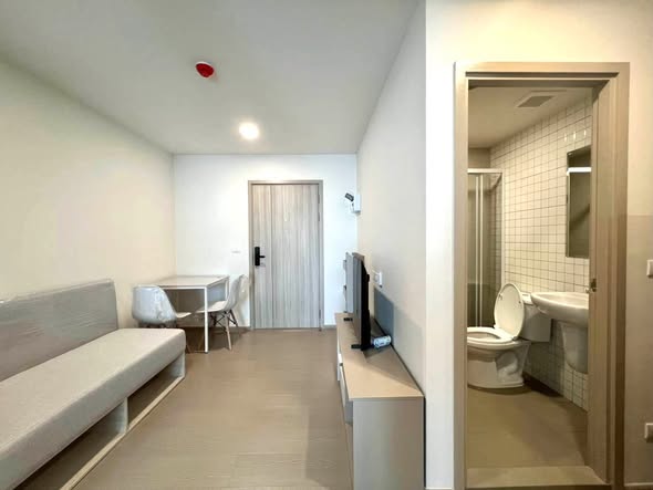 room interior and bathroom of กู้ดเดย์ สุขุมวิท 93 Good Day Sukhumvit 93
