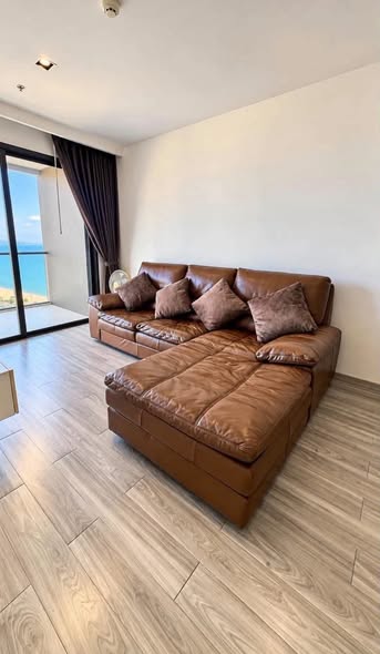 living room and bedroom of AERAS Beachfront Condominium Jomtien Pattaya