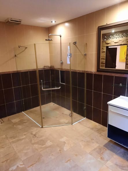 room interior and bathroom of พูลวิลล่ากรุงเทพ Airy Ville Bangkok