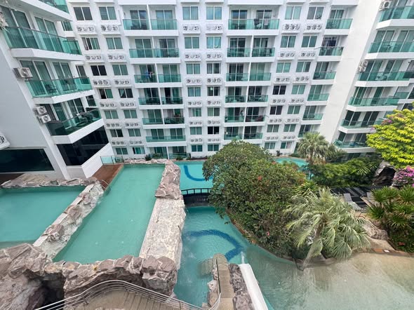 pool of Amazon Residence