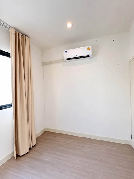 bedroom and room interior of Anasiri Bangna