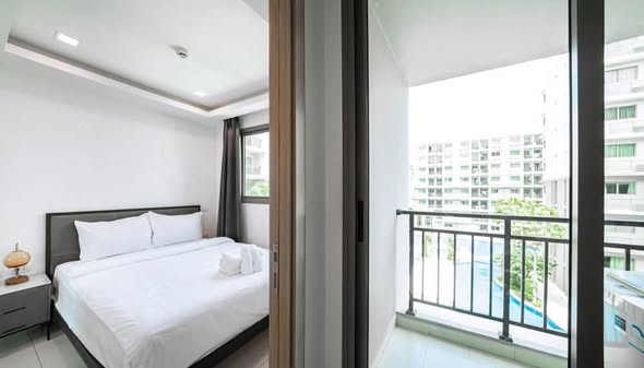 bedroom of Arcadia Beach Continental