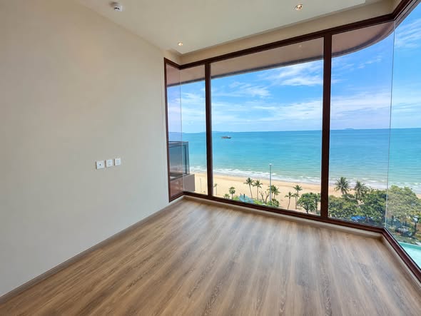 room interior of AROM JOMTIEN