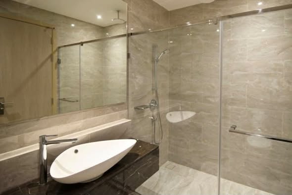 room interior and bathroom of ASHTON Asoke – Rama 9