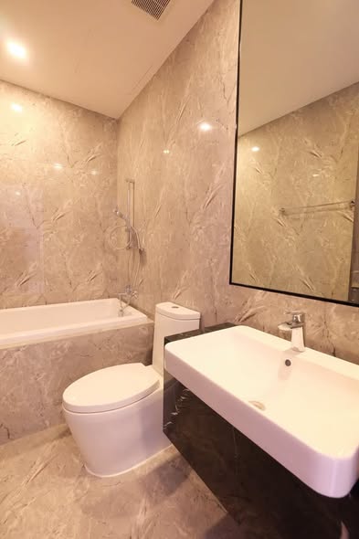 bathroom of Ashton Asoke