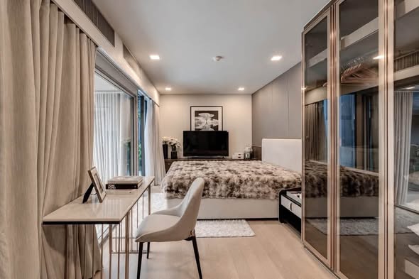 bedroom and room interior of Ashton Residence 41