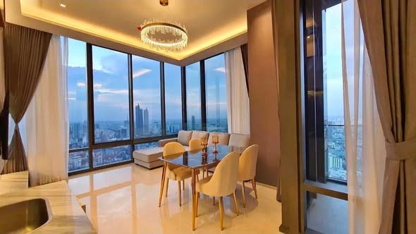 Ashton Silom