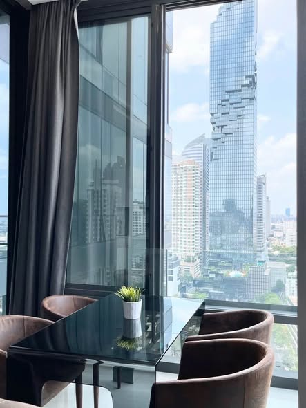 Ashton Silom