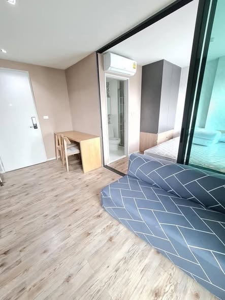 bedroom and room interior of Aspen Condo Lasalle