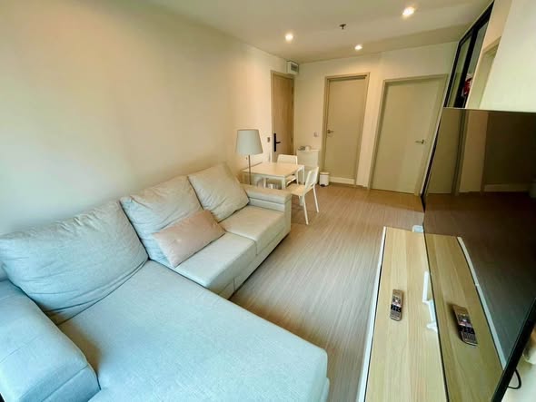 living room of แอสปาย เอราวัณ ไพร์ม Aspire Erawan Prime