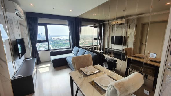 living room of แอสปาย เอราวัณ ไพร์ม Aspire Erawan Prime