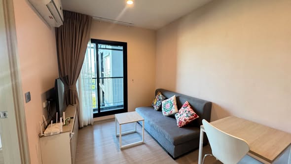 living room of แอสปาย เอราวัณ ไพร์ม Aspire Erawan Prime